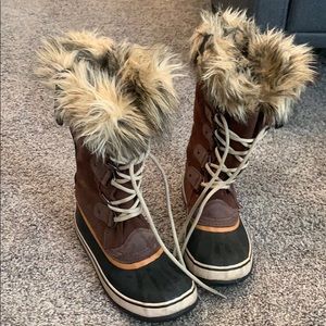 Sorel Joan of Arctic brown and black boots